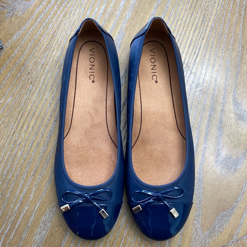 Vionic navy ballet flat